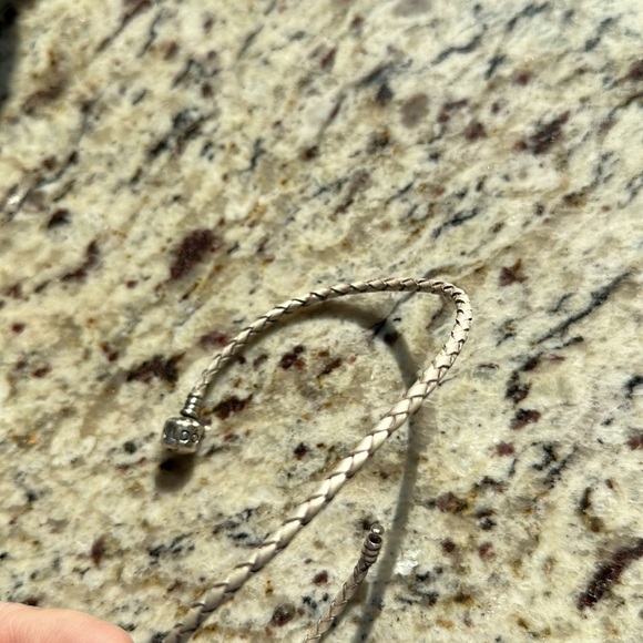 Pandora gray and silver bracelet - Picture 2 of 4